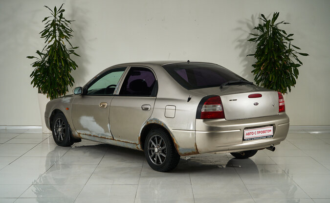 Kia Shuma
